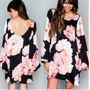 𝅺Show me your mumu the final rose bell sleeve floral mini dress